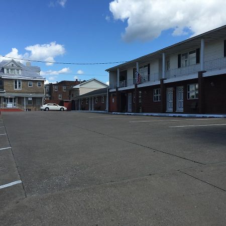 Colonial Hotel-Motel Buckhannon Екстериор снимка