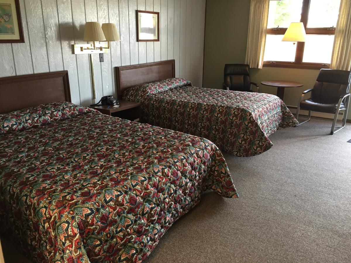 Colonial Hotel-Motel Buckhannon Екстериор снимка